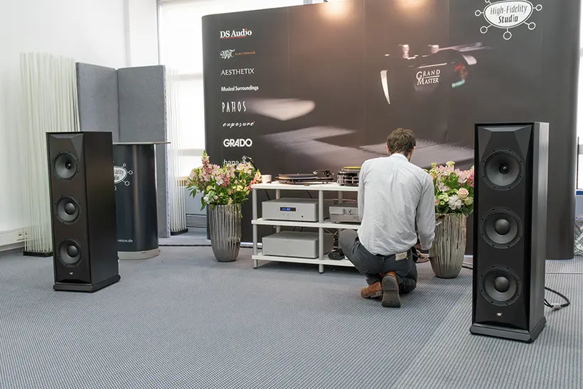 Mofi Electronics Sourcepoint 888 speaker review https://the-ear.net