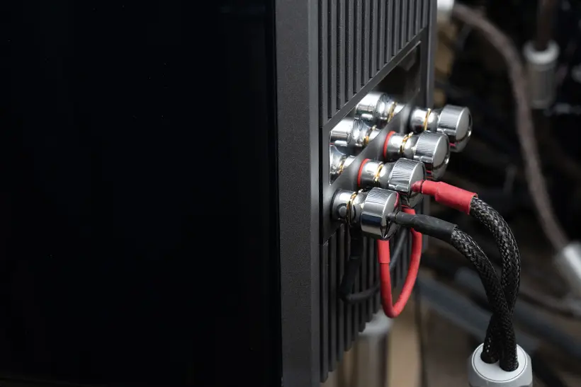 Bowers & Wilkins 805 D4 Signature speaker review https://the-ear.net