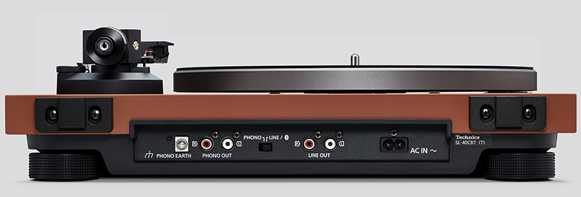 Technics SL-40CBT direct drive with a bold new look 2 Technics SL-40CBT direct drive turntable