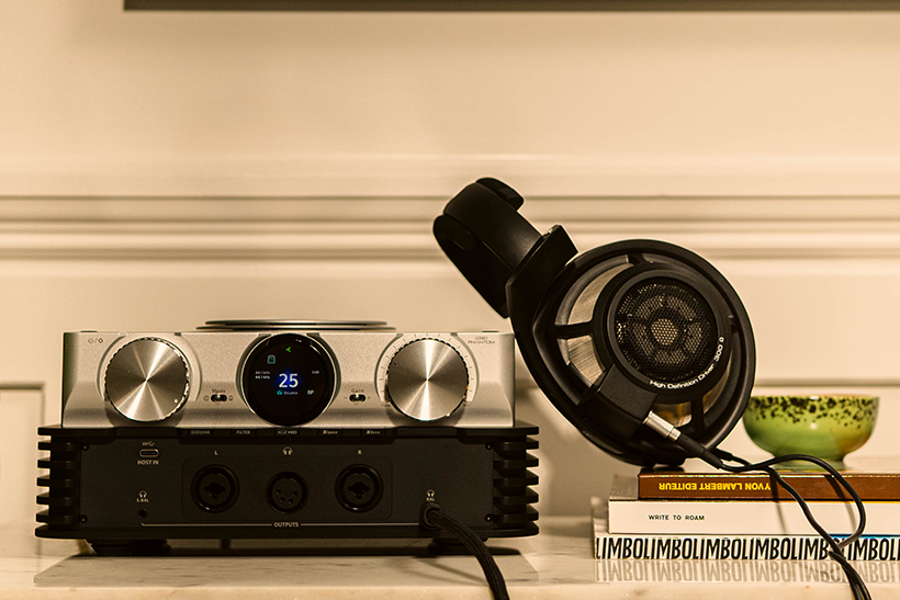 iFi iDSD Phantom DAC streamer headphone amp review https://the-ear.net