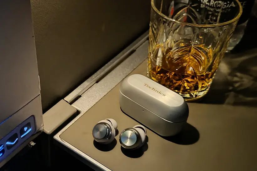 The quest for high-end sound on the move pt.2: headphones 6 Focal Bathys & Technics EAH-AZ100 on the move https://the-ear.net