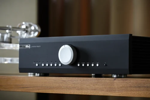 Musical Fidelity M5xi & M6xi integrated amplifiers