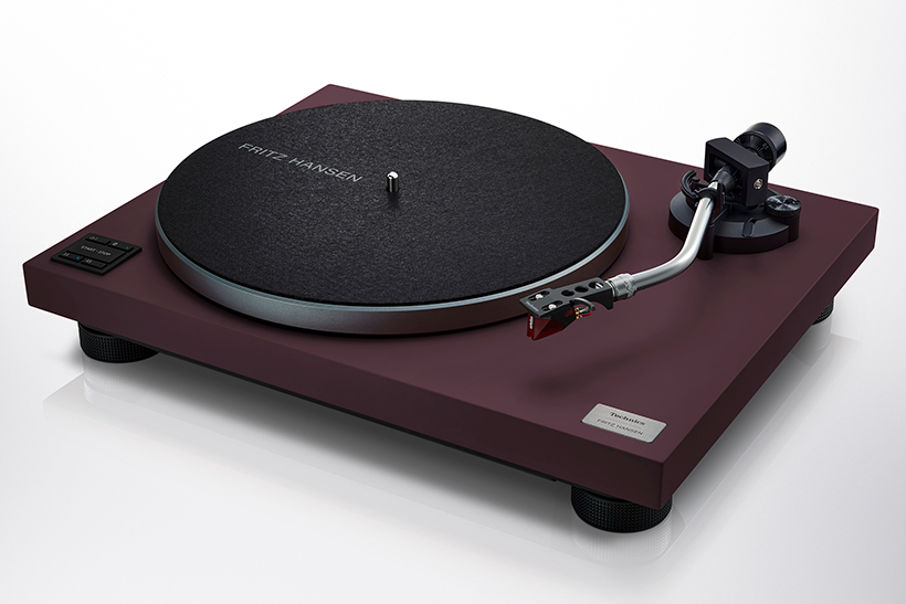 Fritz Hansen ◊ Technics light and vinyl sound 2 Technics SL-40CBT Fritz Hansen collaboration turntable